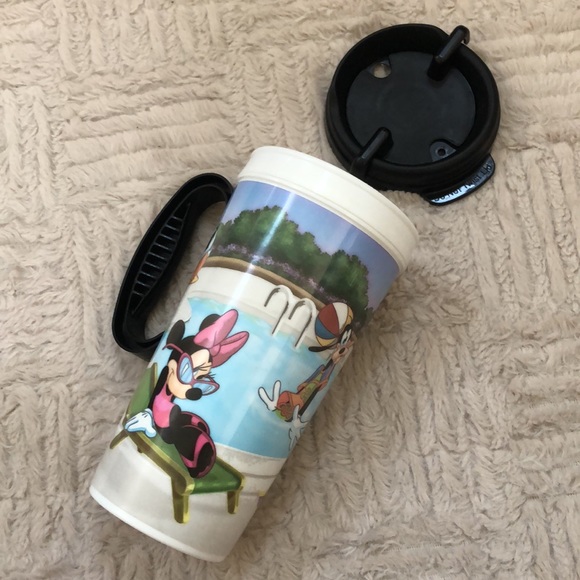 Minnie Mickey Pool scene Disney Parks Plastic Travel Mug Cup 16 oz EUC - Picture 14 of 16